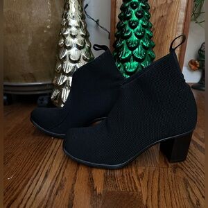 Charleston Shoe Co.  Telfair Ankle Boots